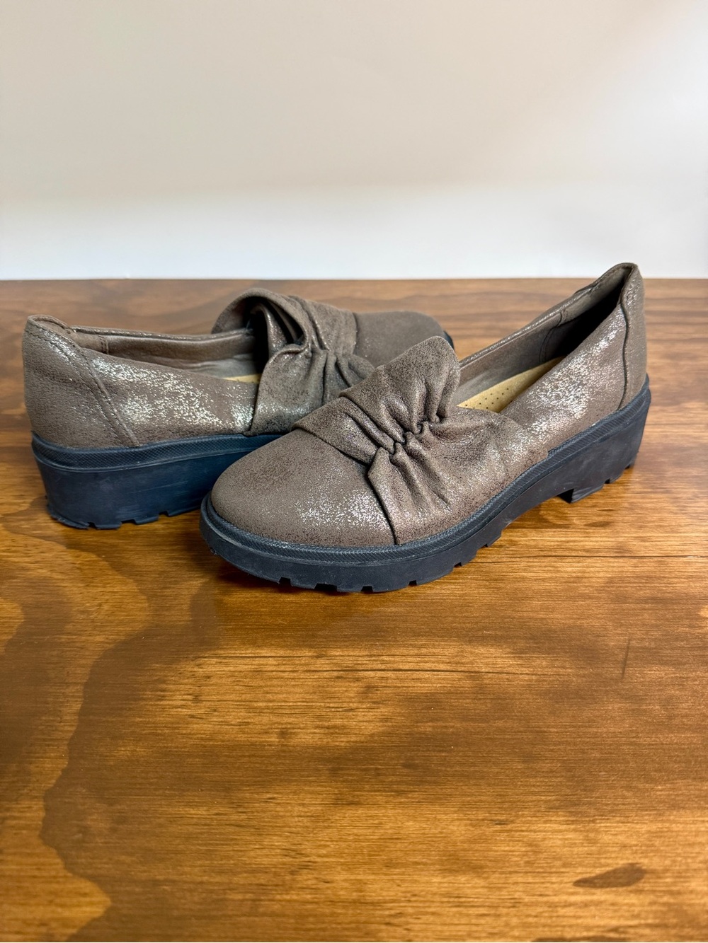 Clarks Bronze Taupe Platform Loafers Women’s 6